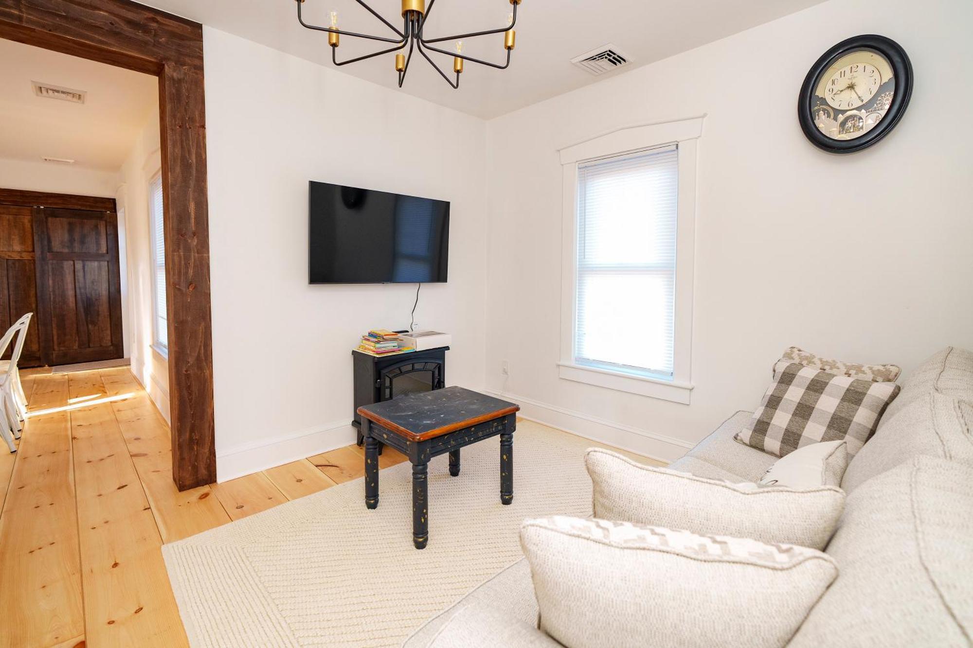 Very Cozy, 2 Bedroom 2nd Fl Casa de férias Lancaster