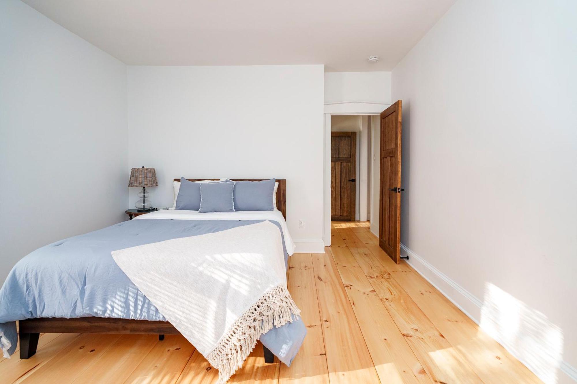 Very Cozy, 2 Bedroom 2nd Fl * Lancaster